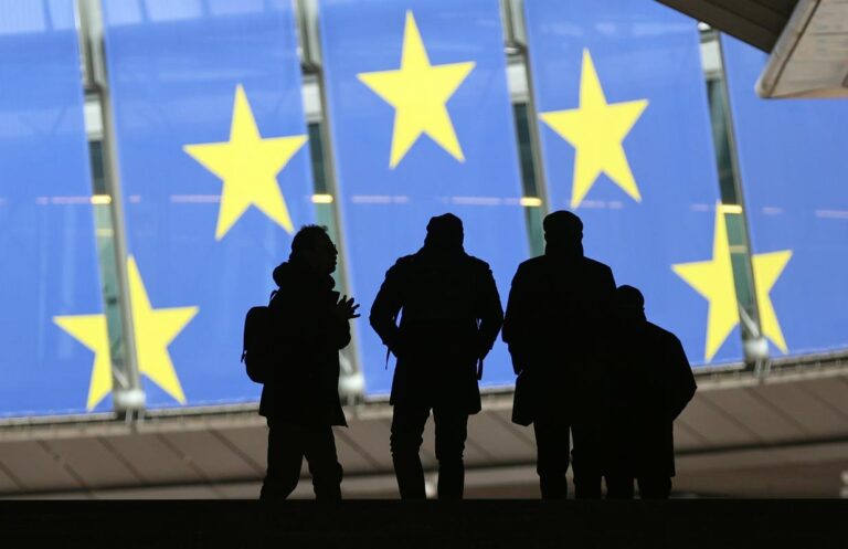 Resolucija EP o žrtvah komunizma v Sloveniji, ki je sprla slovenske evropske poslance, bi utegnila imeti notranjepolitične posledice