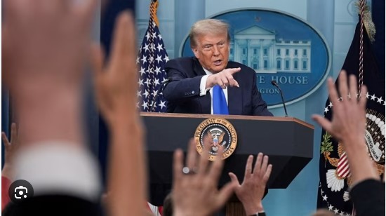 Trump ukinil financiranje javnih medijev – Še pred tem jih je obtožil “levičarske pristranskosti”