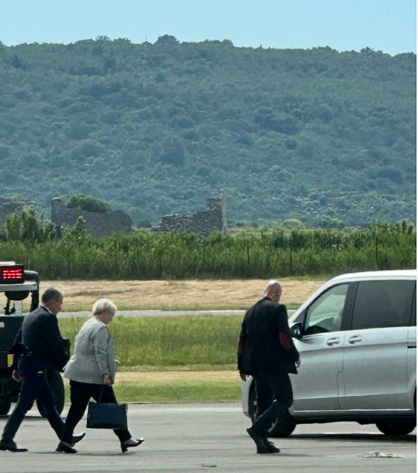 “Zakaj helikopter?” Nataša Pirc Musar na Facebooku o helikopterskem poletu v Beltince