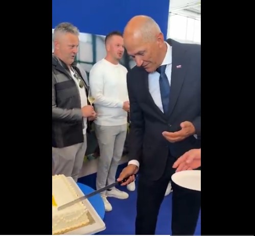 (VIDEO) Za Janšo torta na celjskem sejmu