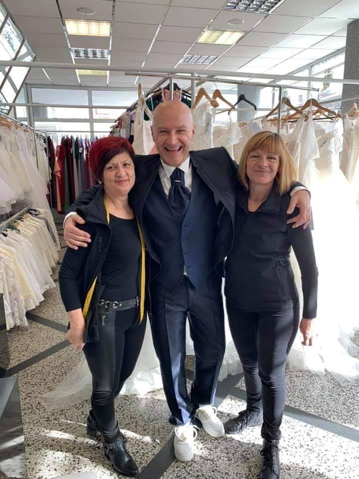 (VIDEO)”Na nebo”: Ubogi Miran Rudan – Na poroki Gabrove in Goloba pel zastonj, zdaj bi ga pa “fčesnili” za “delo na črno”