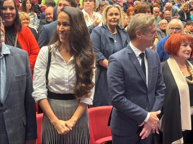 (V ŽIVO) Festival: Robert Golob danes med upokojenci predvsem o dolgotrajni oskrbi