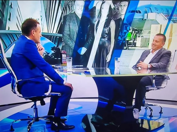 Zakaj je Joc Pečečnik Aleša Štrancarja označil za “nedostojnega podjetnika iz Ajdovščine” in kaj odgovarja “mulariji” iz Levice?