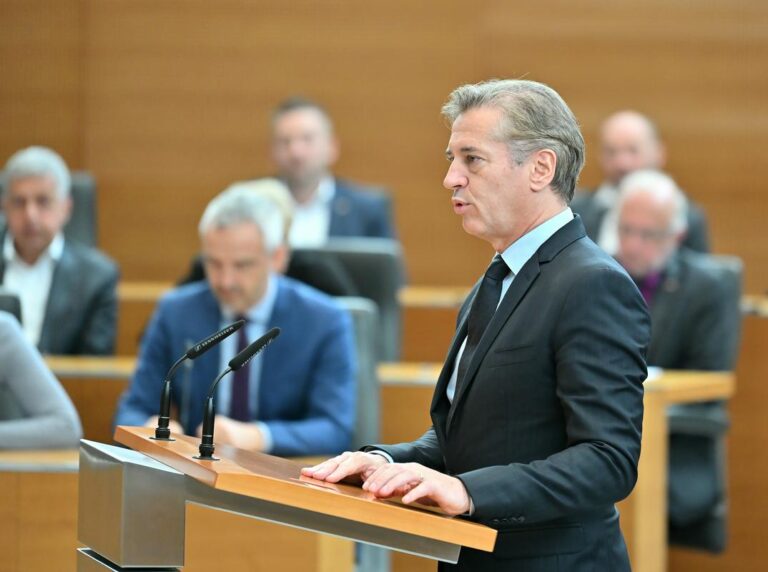 “Ne more komentirati nečesa, česar ni videl” – Robert Golob o osnutku ugotovitev KPK v zadevi Karigador