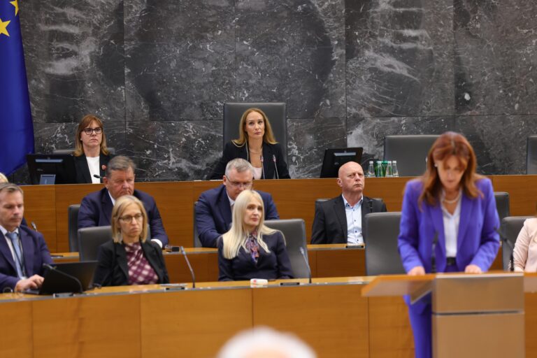Andreja Katič ob razrešitvi nagovorila parlament, Boštjana Poklukarja v dvorani ni bilo