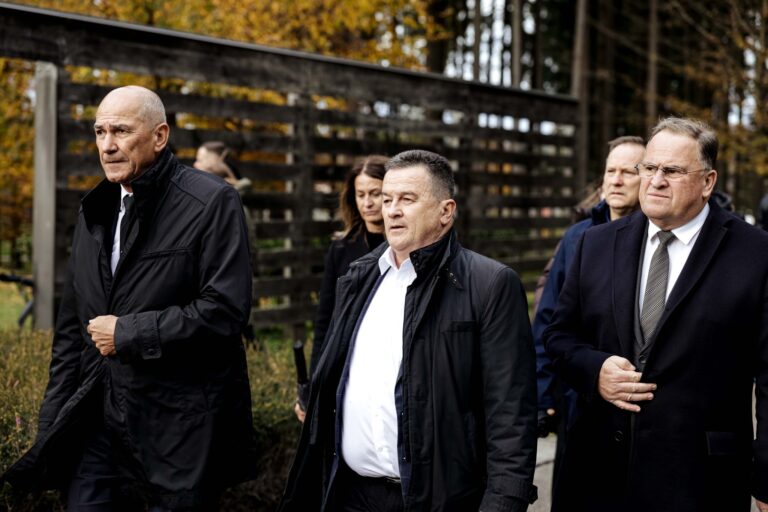 Bo Janez Janša uresničil grožnjo s protesti ob jutrišnji izredni seji parlamenta?