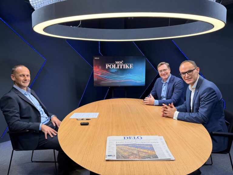 Po Golobu, ki je predlagal ukinitev volilnega molka, Logarjevi Demokrati predlagajo e-volitve