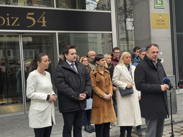 (V ŽIVO) Golobovi na Državni volilni komisiji DVK, Hanovi, s petnajstminutnim zamikom, na Linhartovi na upravni enoti