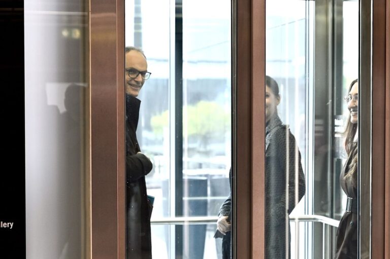 (V ŽIVO) Kristalna palača: Robert Golob danes na kosilu z Mescem, Hanom, Stevanovićem in Logarjem