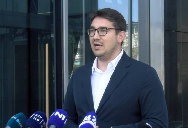 (VIDEO) Generalni sekretar Svobode Grah v stilu Alenke Bratušek za CNN : “We don’t need help, we just need time (nikamor se nam ne mudi)”