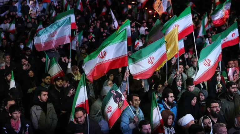 Neverjetno: Iran razglasil zmago – Washington in Teheran dosegla dogovor o dvotedenski prekinitvi ognja in odprtju Hormuške ožine