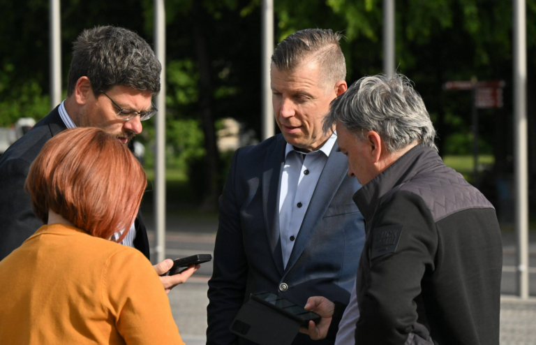 (VIDEO) Po Levici in Svobodi, tudi SD-ju v podporo sindikatom pri referendumu o interventnem zakonu
