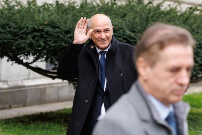 Poglejte kako se je na telefonski pogovor med Janezom Janšo in Benjaminom Netanjahujem odzval Robert Golob?