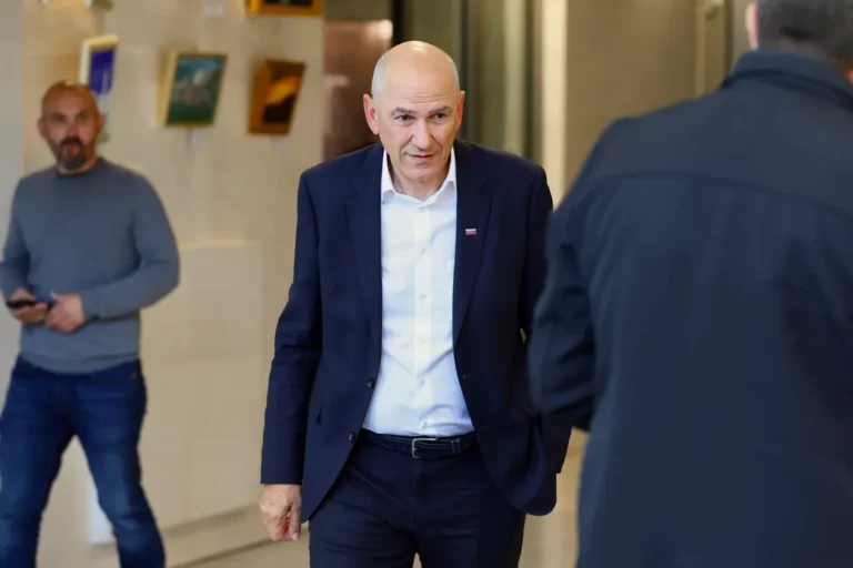 Janša: “Pripravljeni smo na omenjeni “državni udar “globoke države”, če bo ustavno sodišče, zaradi Black Cube, razveljavilo marčevske volitve