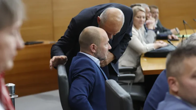 “Bomo počakali še en teden, tako jaz kot vi” – Jernej Vrtovec spomnil na napoved mandatarja Janeza Janše o vladni ekipi v 14 dneh