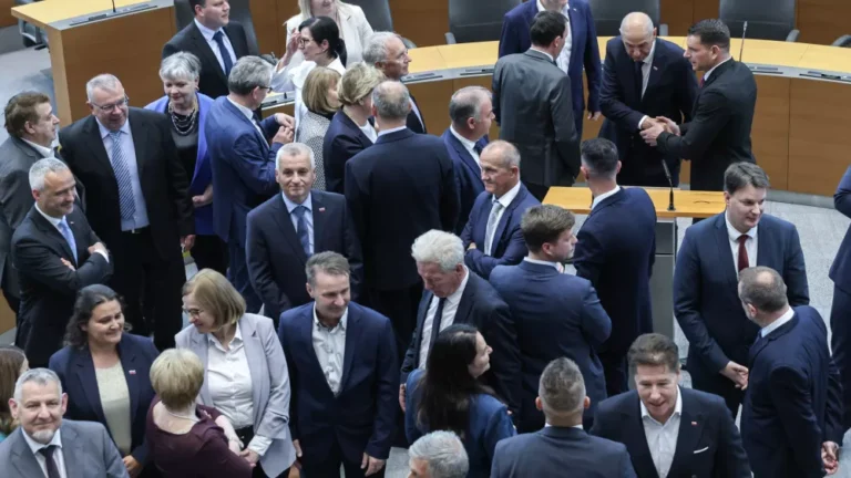 Zorana Stevanovića veseli, “da je kljub očitkom o politični obarvanosti oz. pristranskosti ustavno sodišče glede pritožbe odločilo soglasno
