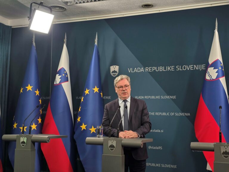 (VIDEO) “V nekaterih primerih v tujini šlo za več ur, celo 32 ur trajajoče posnetke…” – Vojko Volk o aferi Black Cube po seji sekretariata sveta za nacionalno varnost