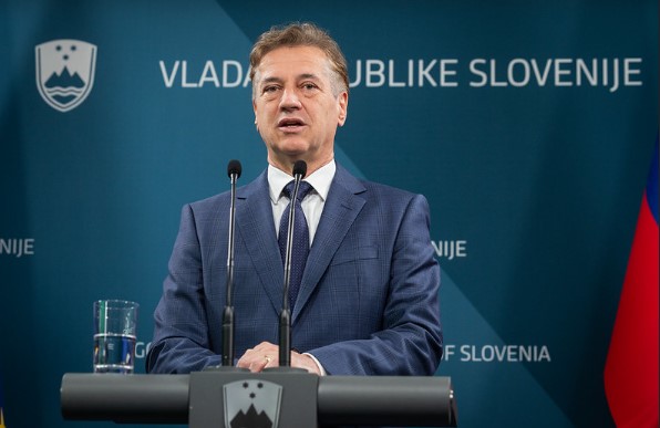(V ŽIVO) “Verjamem, da ne zadnjič” – Robert Golob o tem da imata glede “primopredaje z Janšo že prakso in bosta v četrtek vajo ponovila”