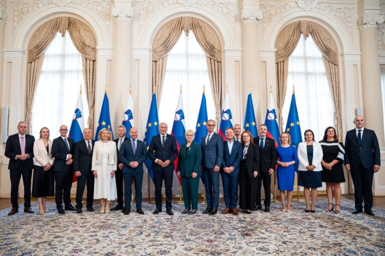 (V ŽIVO) Sprejem za novoizvoljeno vlado v predsedniški palači: Nataša Pirc Musar in Janez Janša pred tem na štiri oči