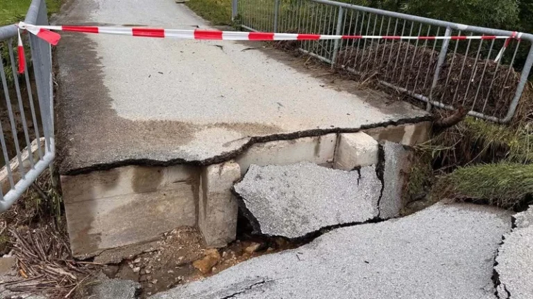 (V ŽIVO) Prva redna seja Janševega ministrskega kabineta pod vtisom vremenske ujeme