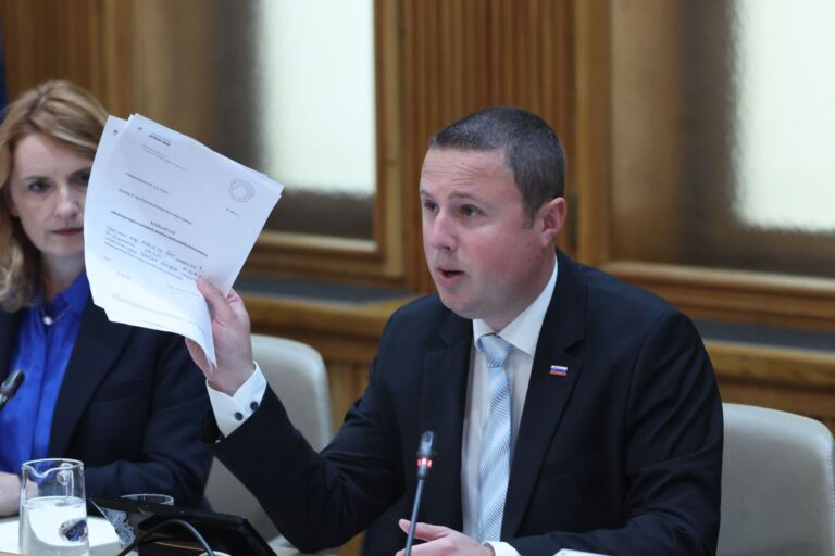 Afera Black Cube dodatno sprla predsednico Knovsa Janjo Sluga in poslanca SDS Žana Mahniča