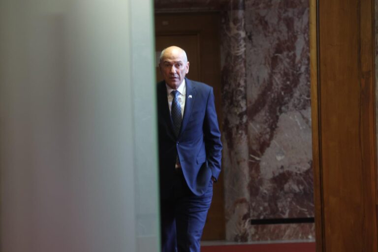 Koalicija, v petek na Brdu, pred dopustom o projektih, ki bodo zaznamovali politično jesen