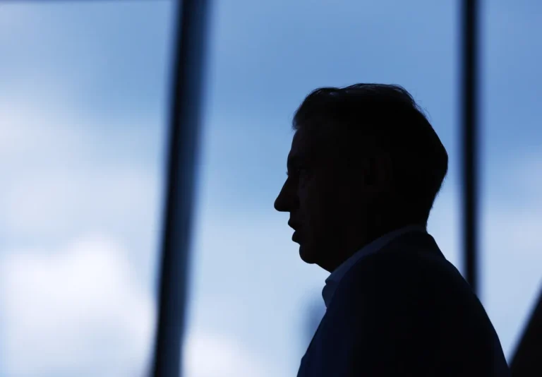 (VIDEO) “V tej vročini je dobro, da je vlada v senci” -Poslanka NSi Iva Dimic & ostali odzivi na Golobovo vlado v senci