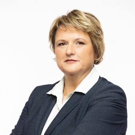 “In besede so meso postale…” – Jelka Godec, v odzivu na odločitev ustavnega sodišča, citirala nekdanjo poslanko SMC Jasno Mugel