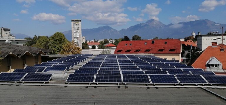 Kranj povezal 11 sončnih elektrarn v energetsko skupnost in naredil pomemben korak k energetski samooskrbi