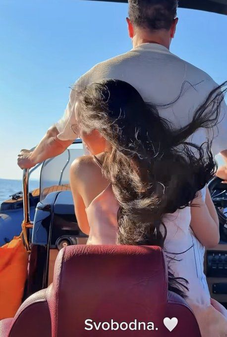 (VIDEO) “Svobodna” Tina Gaber Golob takole prekinila “digitalni odklop”