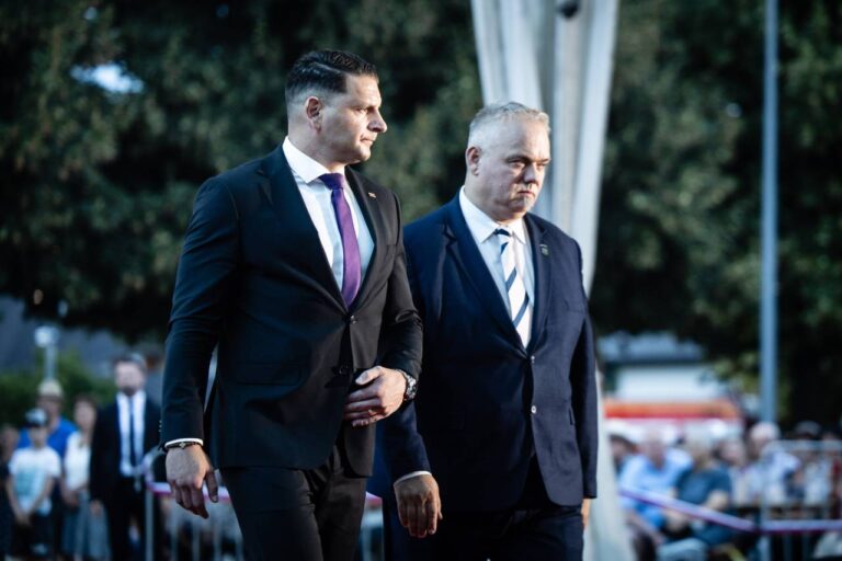 (V ŽIVO) “Svoje delo bom opravljal tudi v prihodnje, mirno, odgovorno in osredotočeno” – Stevanović v odgovoru na peticijo “Stevo go home”