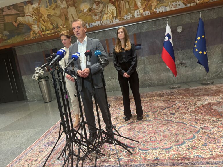 (V ŽIVO) Svoboda Roberta Goloba predstavila alternativo interventnemu zakonu za razvoj Slovenije