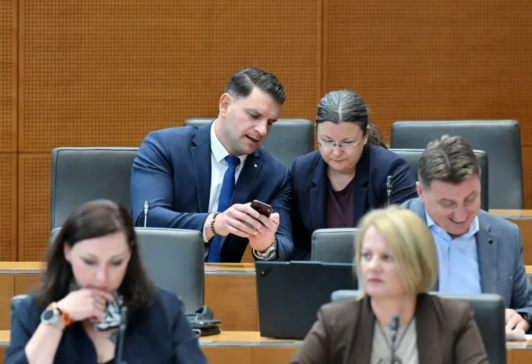 (VIDEO) “Kaj je kaplja čez rob?” – Lena Grgurevič o tem, kdaj je šla Katja Kokot “šla čez rob”