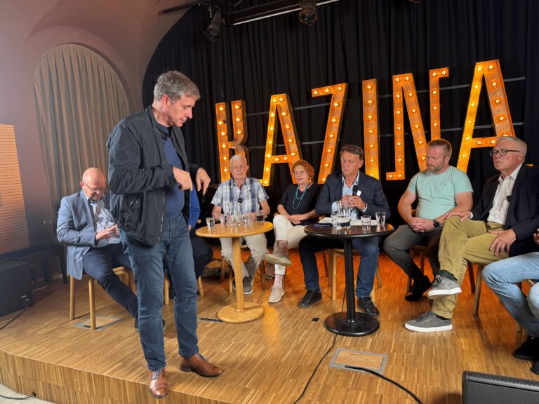 (V ŽIVO) Kazina Jazz Club: Kdo vse je sedel za omizje Antona Ropa proti Zoranu Jankoviću?