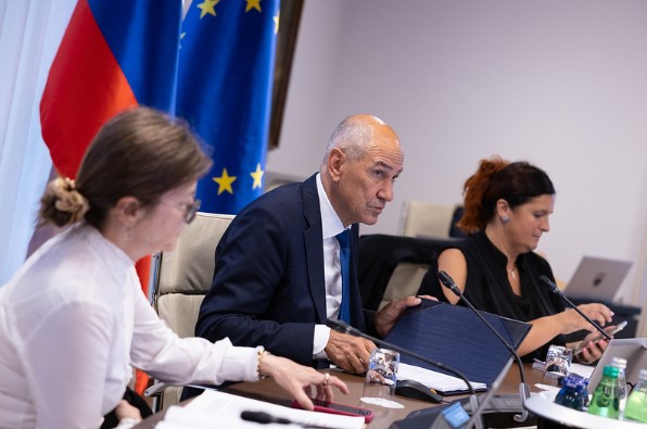 (V ŽIVO) “Vi ste od Hamasa, Soroša in ajatol…” Janez Janša o včerajšnjem protestu, kot “refleksu levičarskega antisemitizma, ki je v porastu”