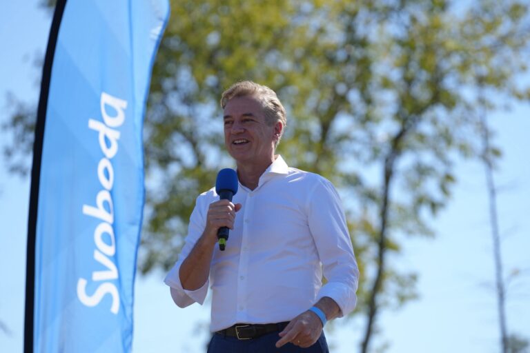 “Kaj se je zgodilo v Romuniji, ne vem…Vem pa nekaj: sum še ni krivda” – Robert Golob o pridržanju direktorja Gen-I Sonce v Romuniji
