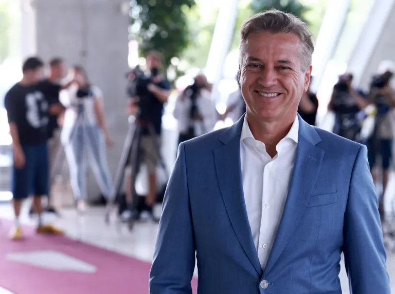 (V ŽIVO) Sto dni od nastopa četrte vlade Janeza Janše, danes delo začenja vlada v senci Roberta Goloba