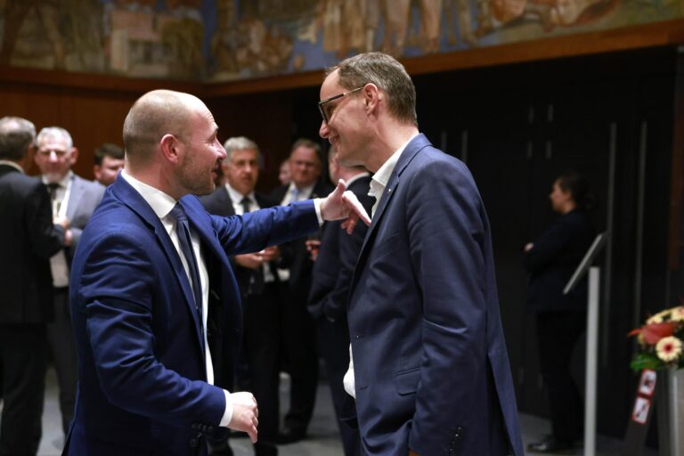 (VIDEO) V koaliciji zadržani glede eksperimentiranja z novimi posvetovalnimi referendumi