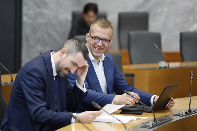 (V ŽIVO) Še ena politična bomba: Odstopil poslanec Boris Mijič