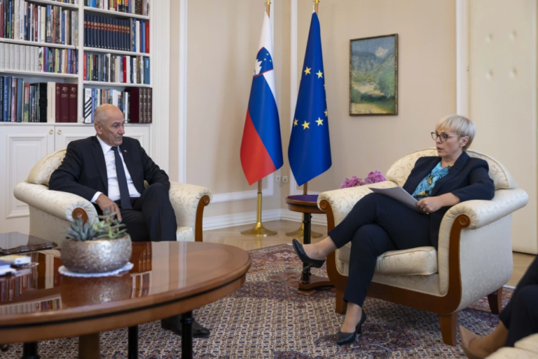 Delovno: Johanco moti, ker se Pirc Musarjeva ni držala “damsko” na srečanju z Janšo