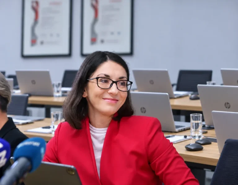 Med ovadenimi zaradi računalnikov tudi nekdanja ministrica Emilija Stojmenova Duh