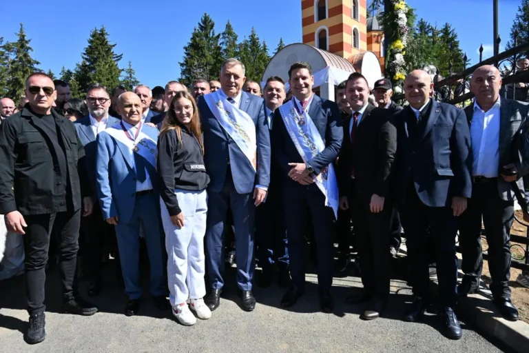 “Levičarji so šokirani…” – Žan Mahnič v bran Zoranu Stevanoviću, “ker je poskrbel za donacijo za projekt svojih volivk in volivcev”