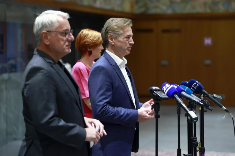 (VIDEO) Golob, Han in Vrečko za “odločen ne” koaliciji in vladi premierja Janeza Janše